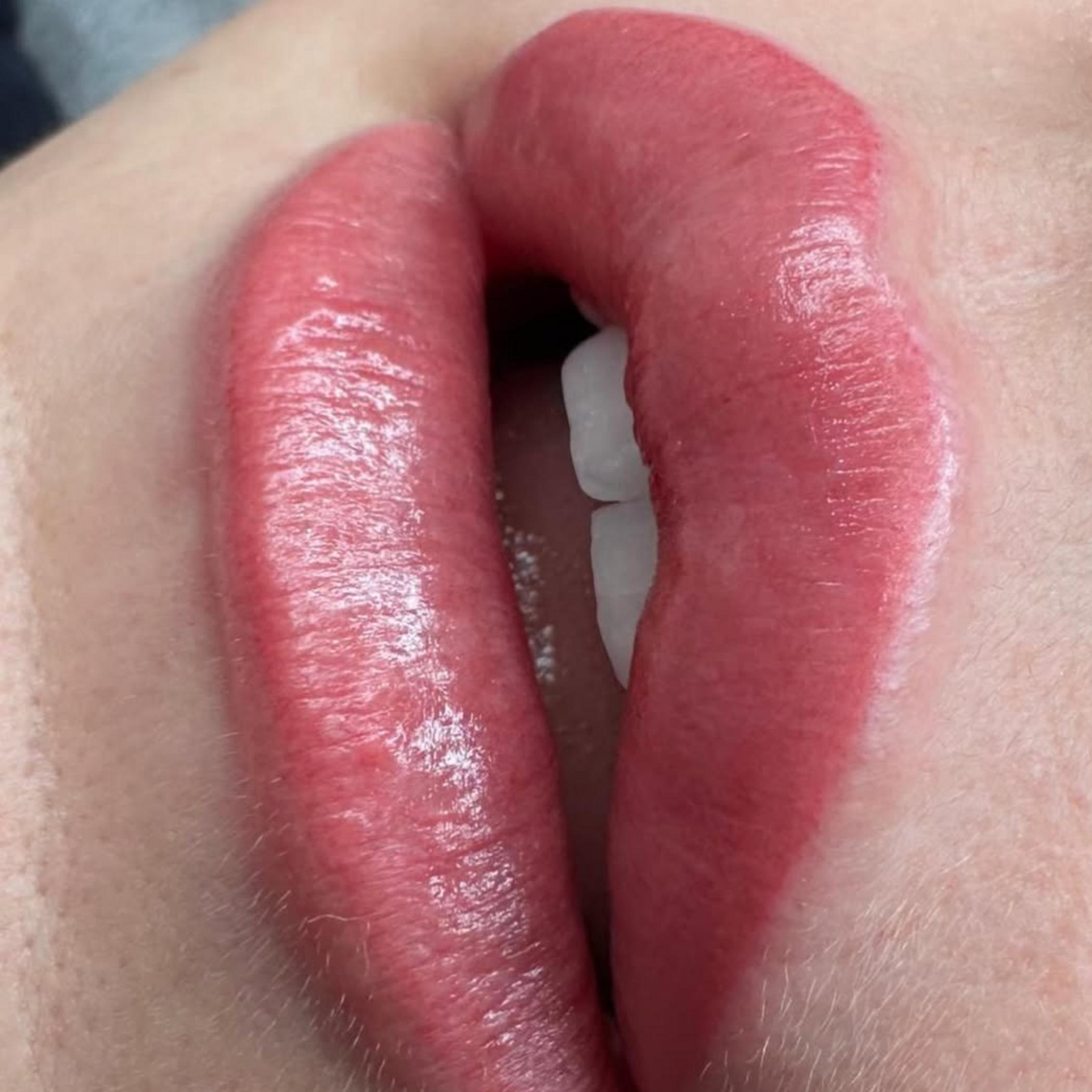 aquarelle lip tattoo procedure step