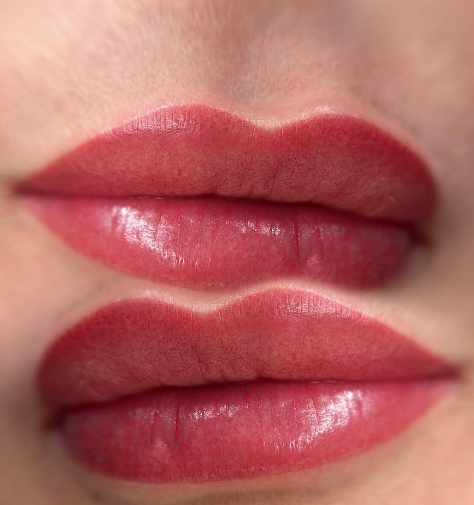 close up aquarelle lip pigment detail