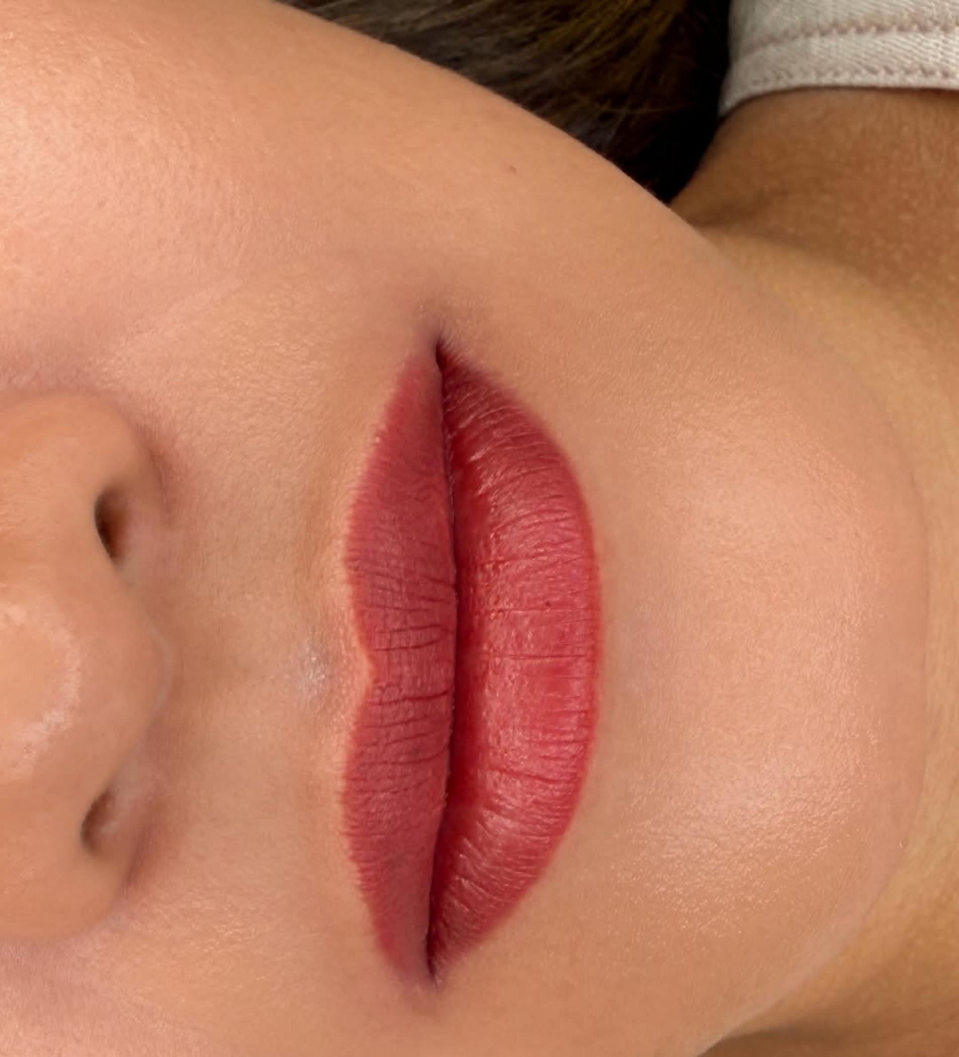 cosmetic tattoo pigments for mature lips