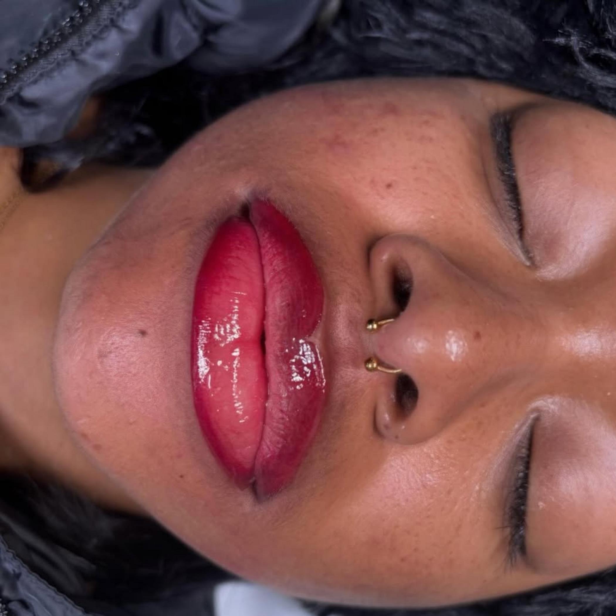 natural no makeup looking lip tattoo