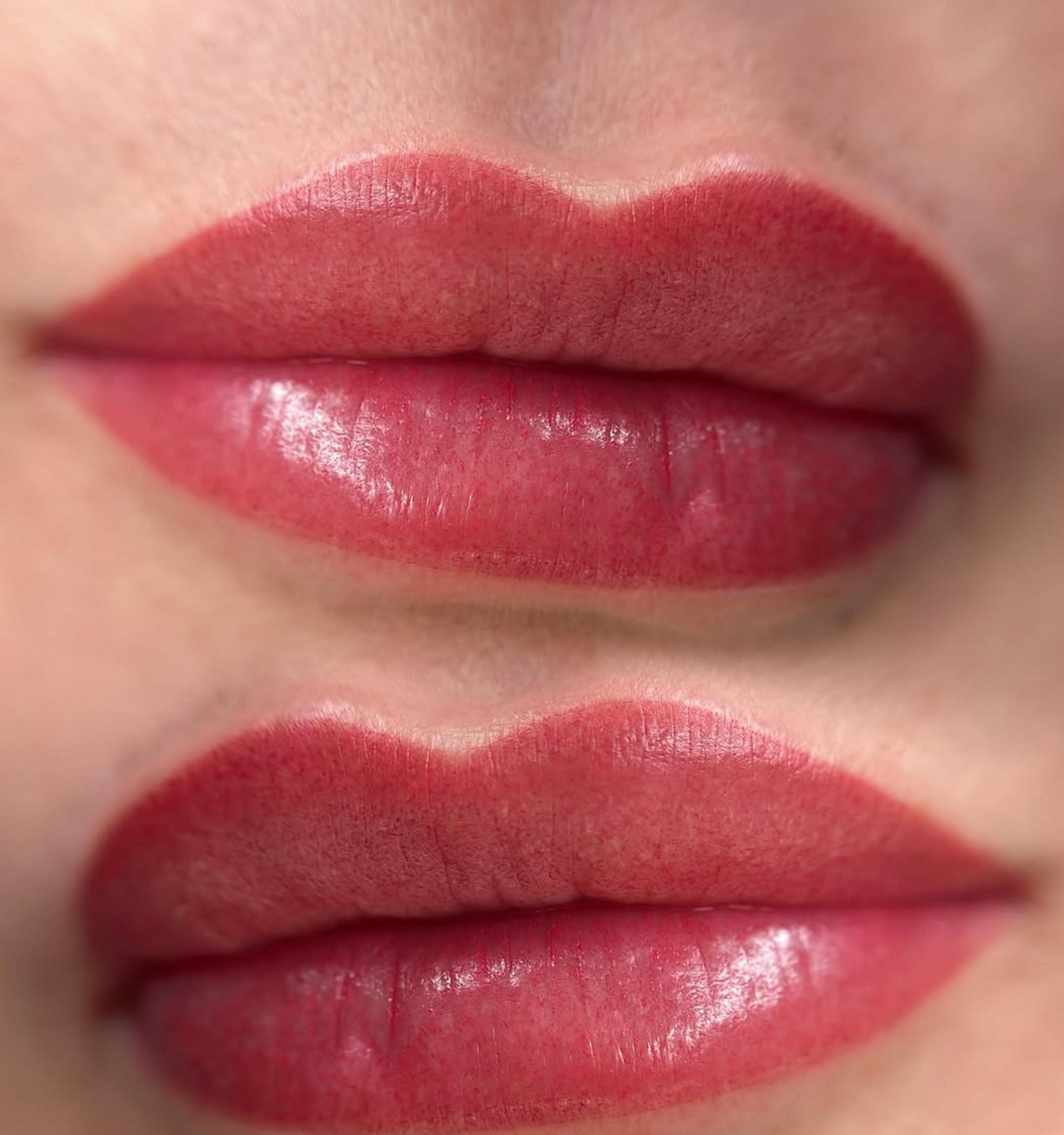 technician tattooing lips mature client